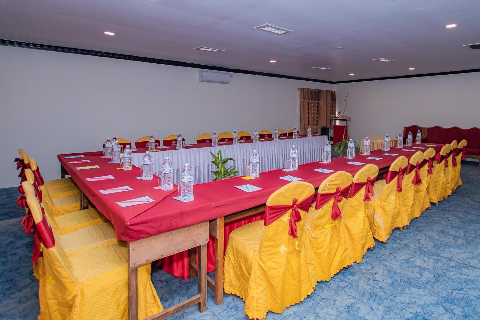 Hotel Pokhara Village & Spa Exterior photo