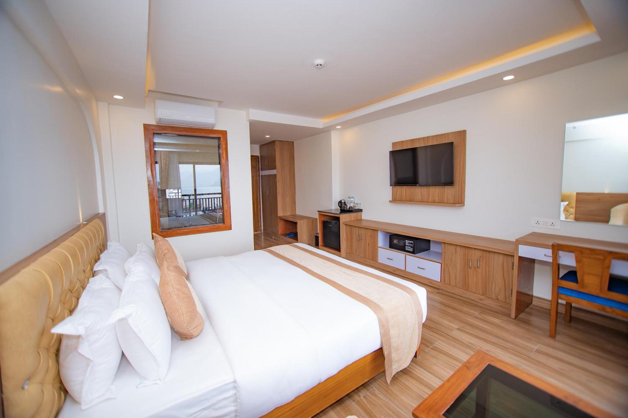 Hotel Pokhara Village & Spa Exterior photo
