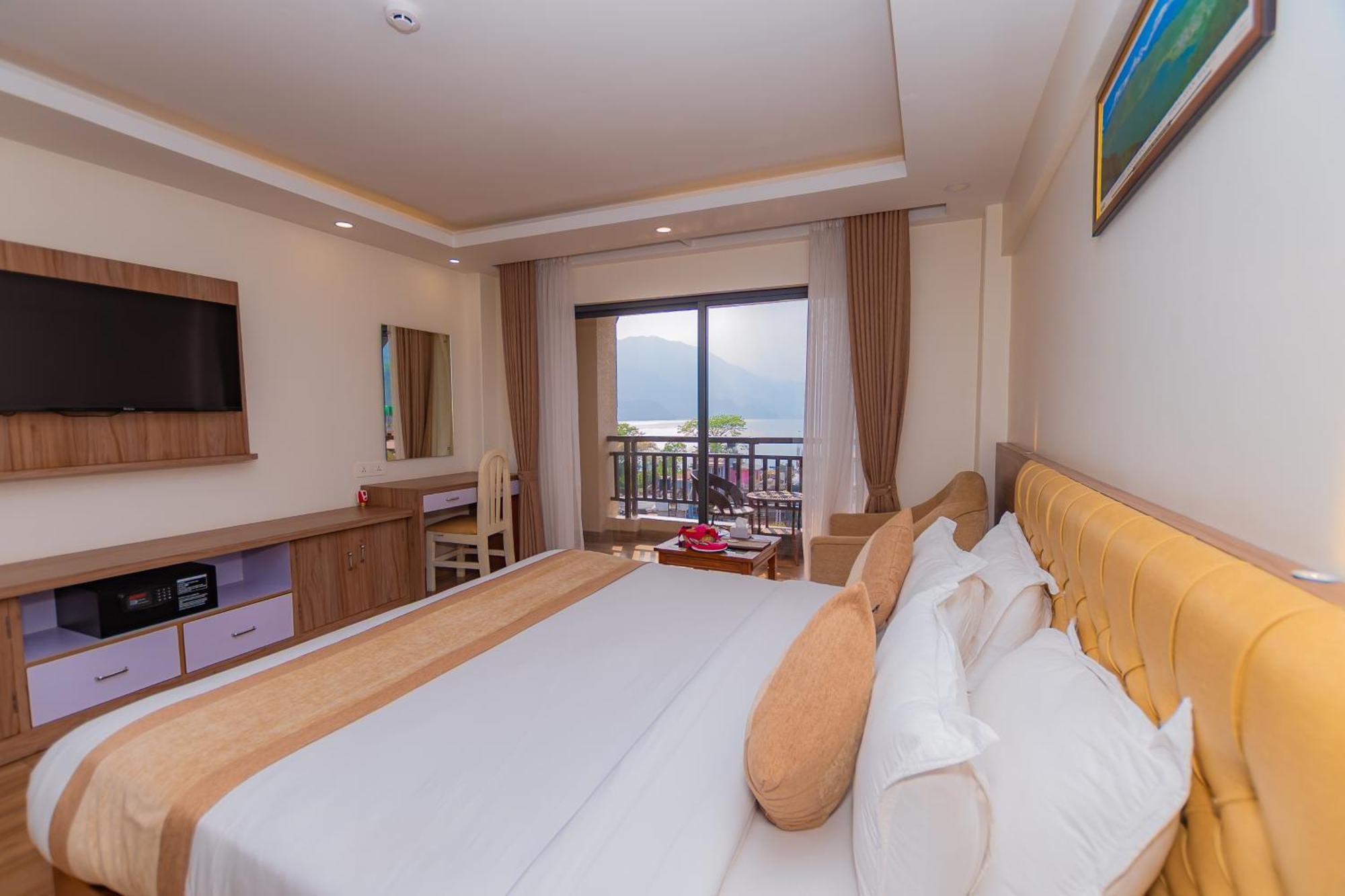 Hotel Pokhara Village & Spa Exterior photo